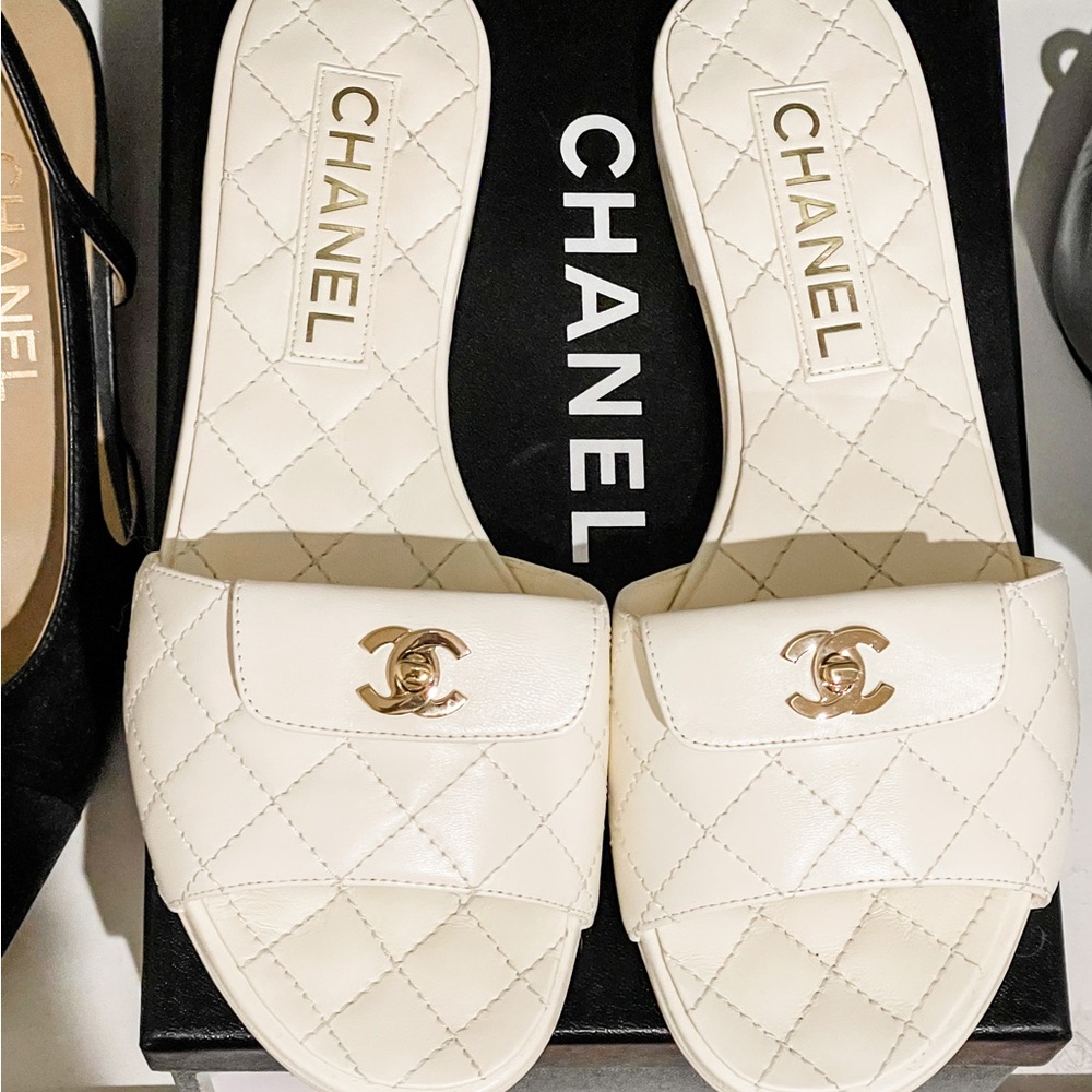 CHANEL Quilted Turnlock CC Sandals - Ivory w/ GHW